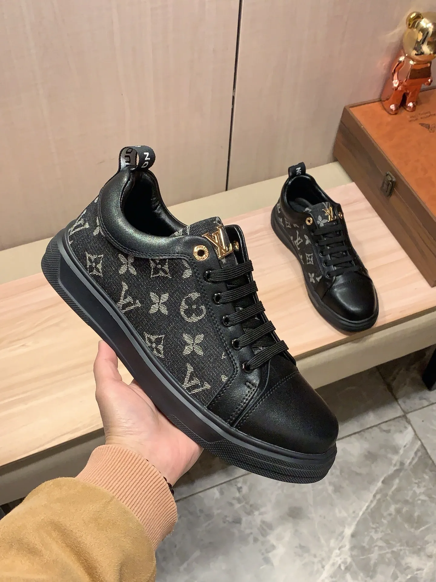 Men's Men's Shoes 💰420💰💰🎩🎩[Lightning][Lightning] "Lv*" The latest and most popular casual shoes, top brands [Seduce] Luxury ~ Purchasing Agency, Top ~ Quality. [Strong] The upper is made of imported breathable cowhide with material ➕ breathable sheepskin feet (•) and fine workmanship. The original stylish and stylish soft rubber wear-resistant and non-slip outsole is light and comfortable on the feet. The real thing looks better when photographed in person. 111: code: 38-44, 3️⃣ colors selected